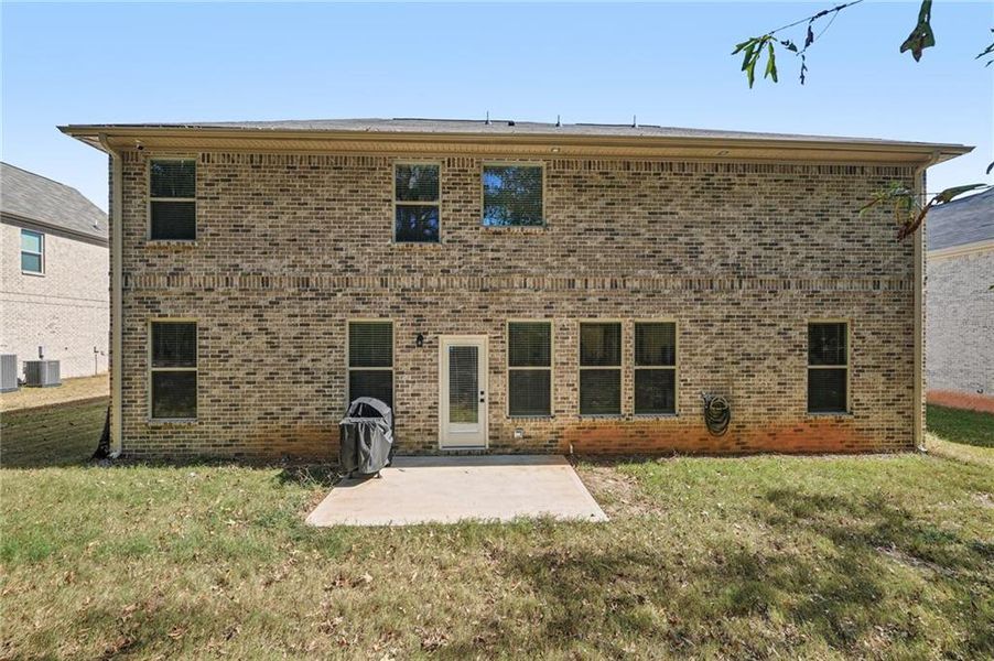 Exterior details and patio area of a home in North Hampton, Hampton (Image 4).