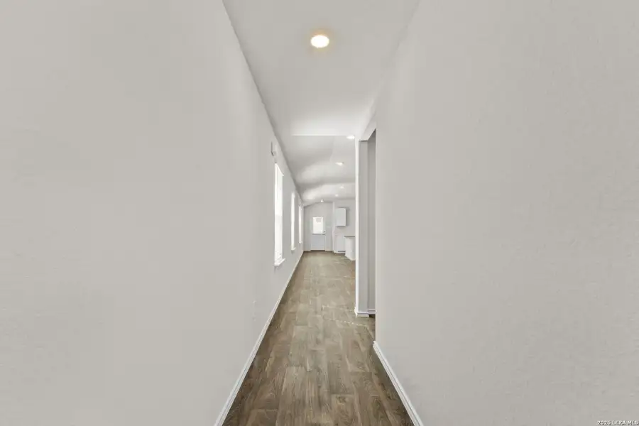 Spacious, unfurnished interior of a new home in Laurel Vistas, San Antonio (Image 24).
