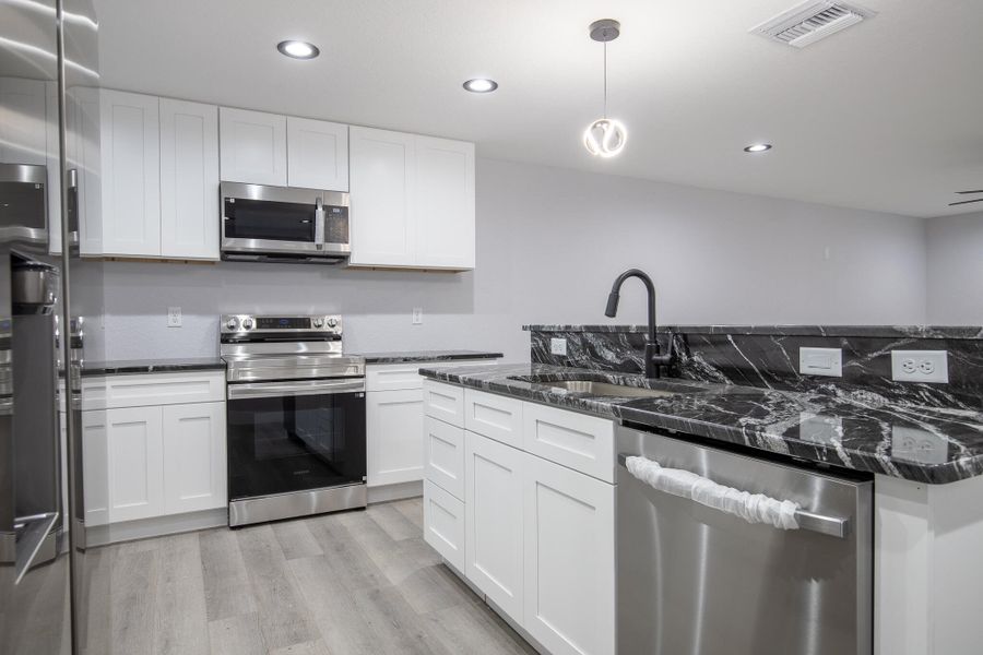 332 W Ventura-09