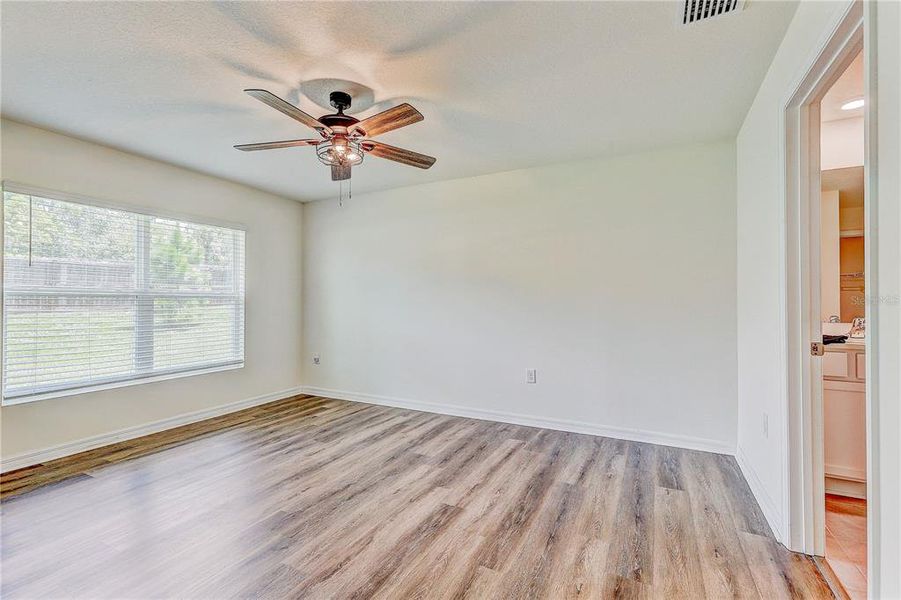 Spacious, unfurnished interior of a new home in , Spring Hill (Image 23).