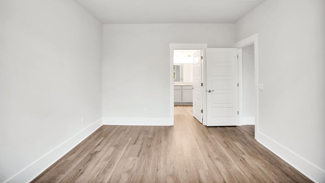 Spacious, unfurnished interior of a new home in Rolling Hills, Bolivia (Image 28).