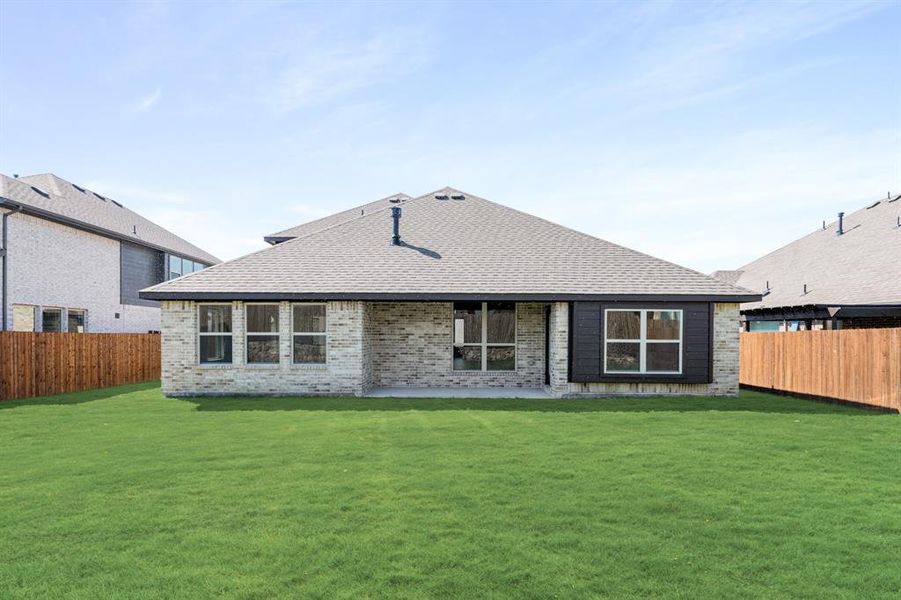 Front exterior of a new home in Maplewood, Glenn Heights, TX, highlighting curb appeal (Image 1). Front exterior of a new home in Maplewood, Glenn Heights, TX, highlighting curb appeal (Image 1).