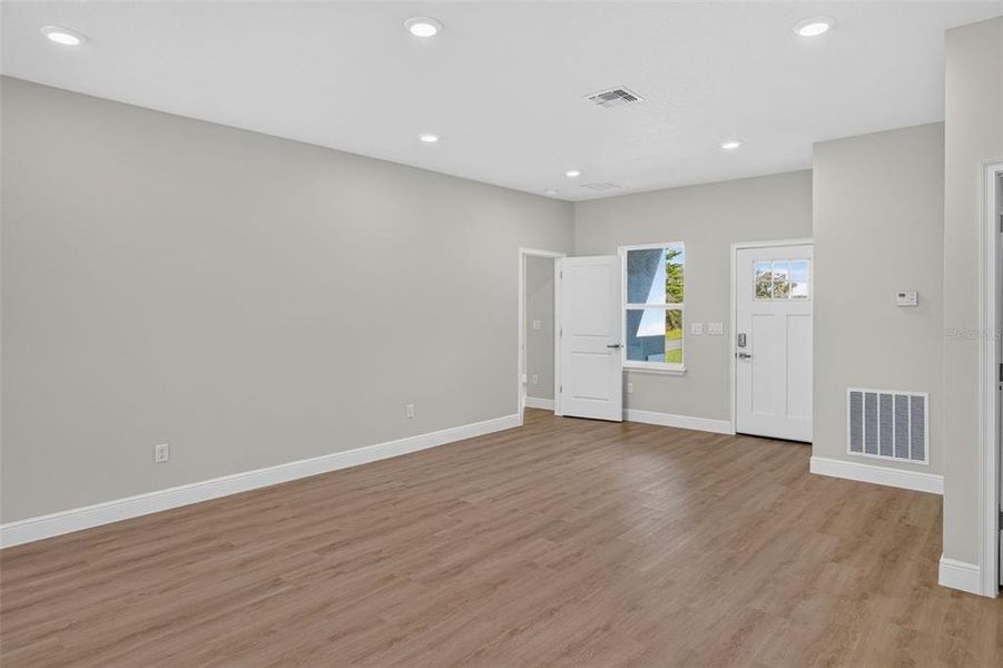 Spacious, unfurnished interior of a new home in , Ocala (Image 15).