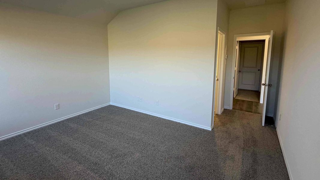 Spacious, unfurnished interior of a new home in Blaire Lake, Tyler (Image 9).