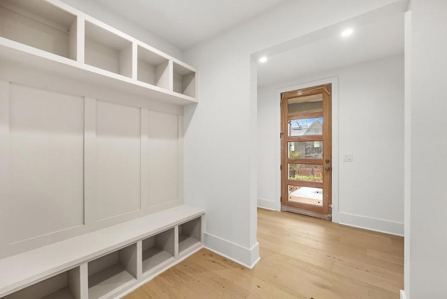 Spacious, unfurnished interior of a new home in , Atlanta (Image 25).