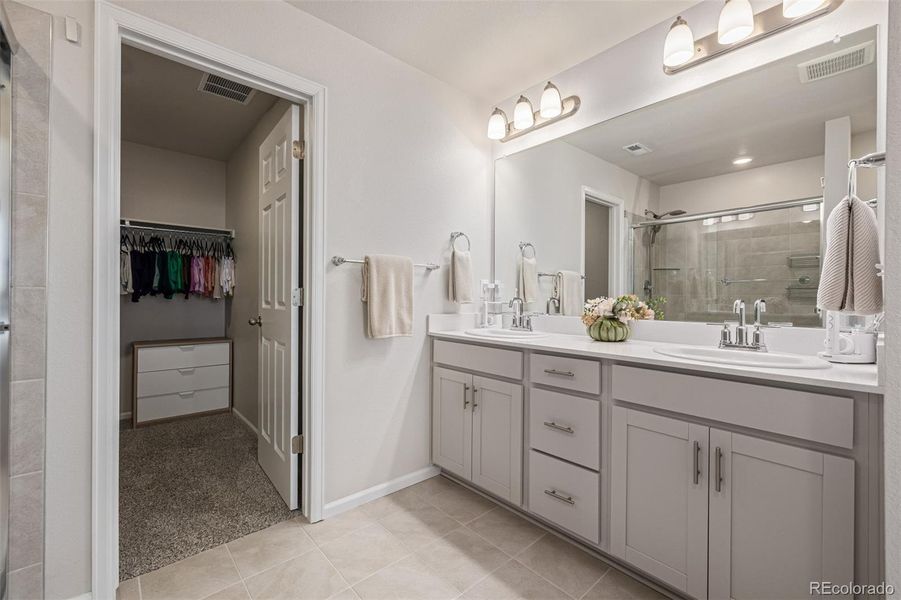Furnished interior view inside a new home in , Broomfield (Image 6).