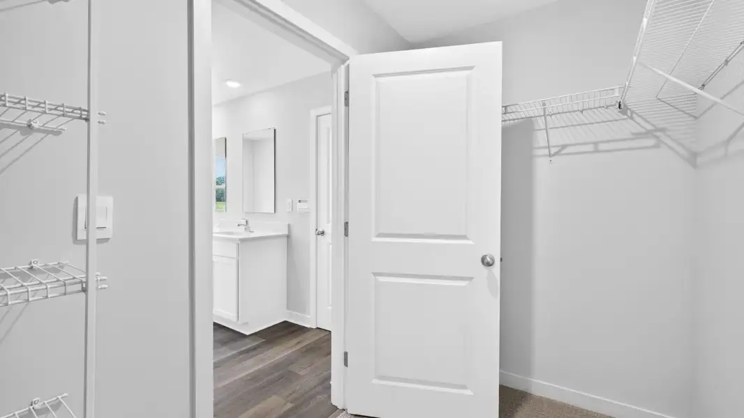 Spacious, unfurnished interior of a new home in Reedy Creek Preserve, Charlotte (Image 19).