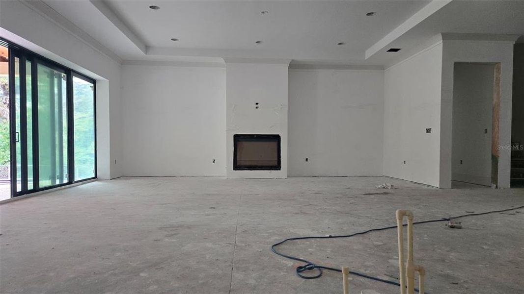 Spacious, unfurnished interior of a new home in , Tampa (Image 7).