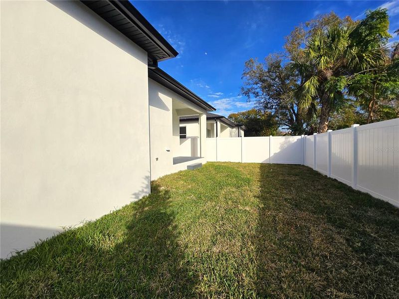 Exterior details and patio area of a home in , Tampa (Image 4).