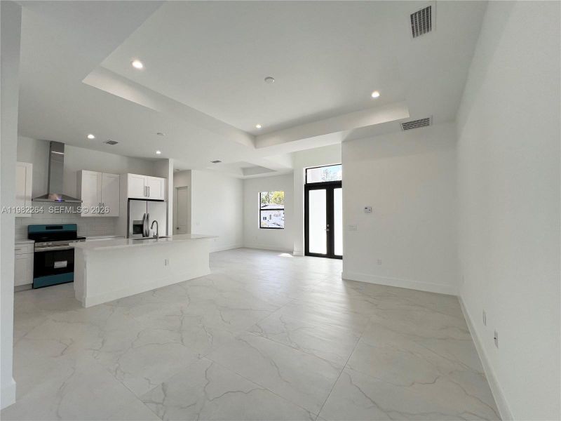 Spacious, unfurnished interior of a new home in , Naples (Image 20). Spacious, unfurnished interior of a new home in , Naples (Image 20).