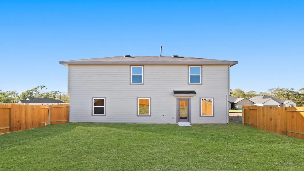 Exterior details and patio area of a home in Lexington Heights, Willis (Image 4).