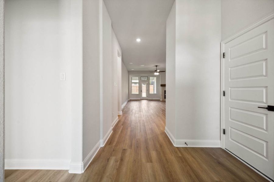 Spacious, unfurnished interior of a new home in Summer Crest, Fort Worth (Image 19). Spacious, unfurnished interior of a new home in Summer Crest, Fort Worth (Image 19).