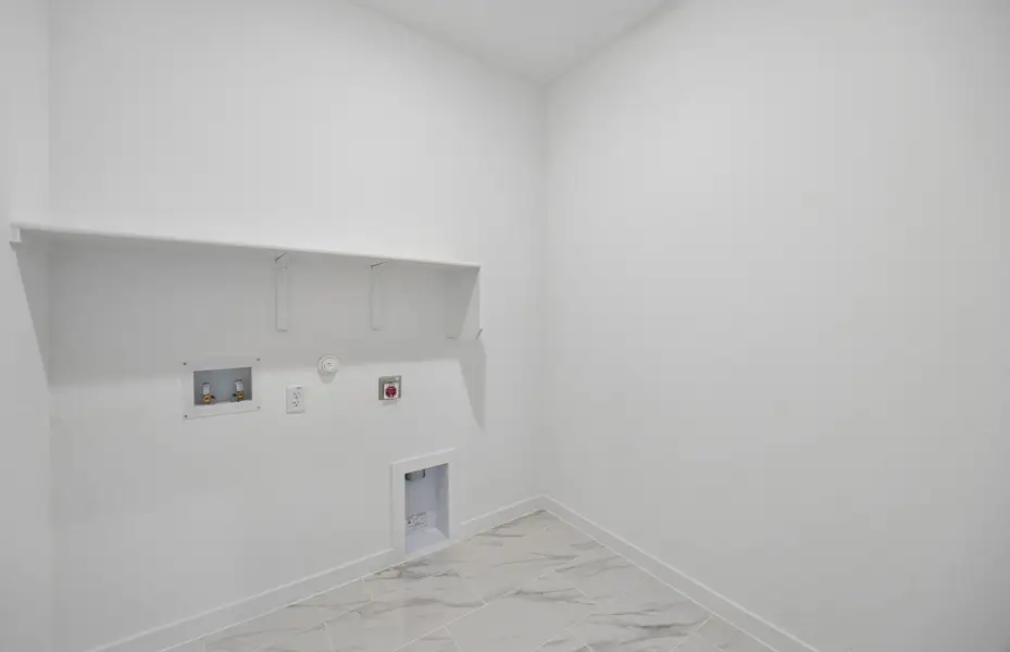 Spacious, unfurnished interior of a new home in Lagos, Manor (Image 25).