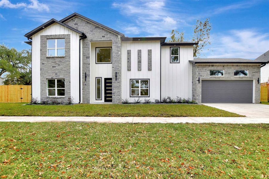 Front exterior of a new home in , Houston, TX, highlighting curb appeal (Image 28). Front exterior of a new home in , Houston, TX, highlighting curb appeal (Image 28).