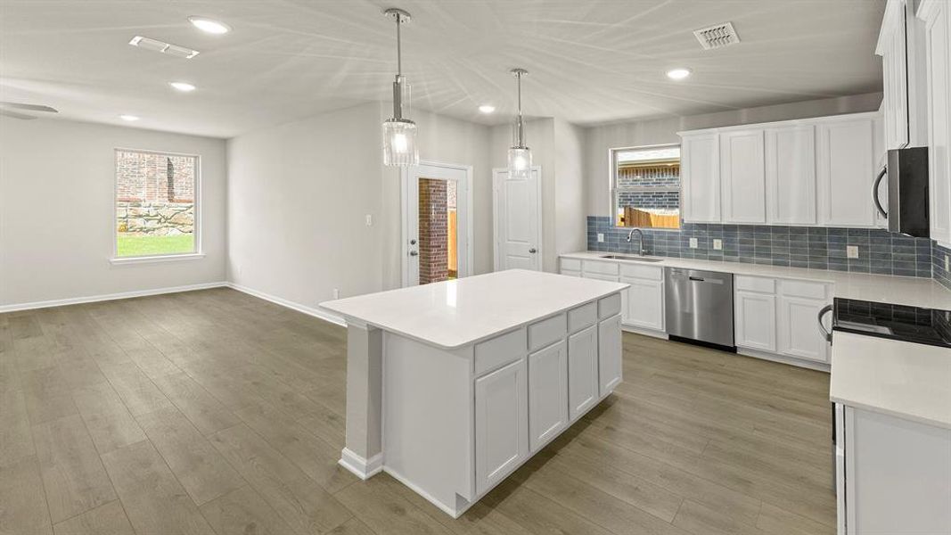 11. 2544 Three Bars - Kitchen (4) 11. 2544 Three Bars - Kitchen (4)