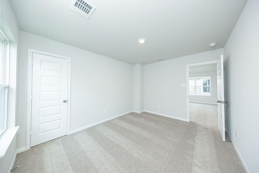 Spacious, unfurnished interior of a new home in Cliffstone Hills, Conroe (Image 9). Spacious, unfurnished interior of a new home in Cliffstone Hills, Conroe (Image 9).