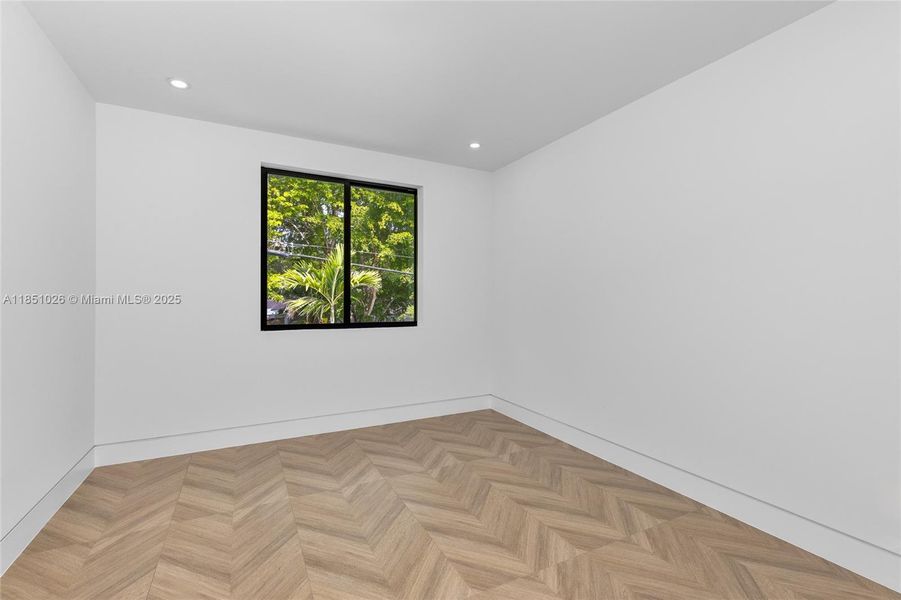 Spacious, unfurnished interior of a new home in , Pinecrest (Image 81).