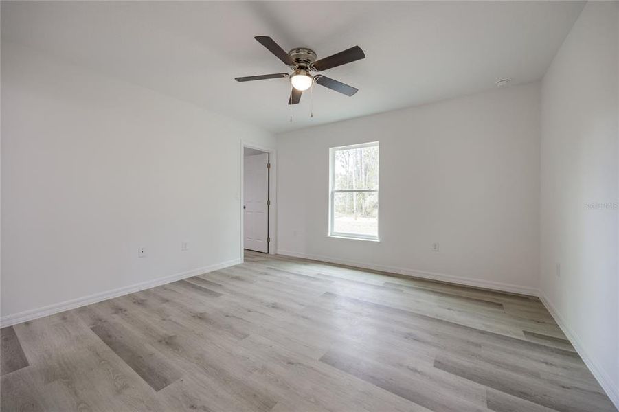 Spacious, unfurnished interior of a new home in , Williston (Image 22).