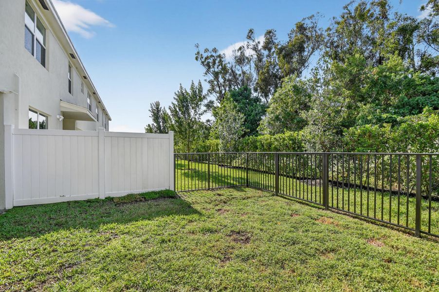 Exterior details and patio area of a home in , Lake Worth (Image 3).