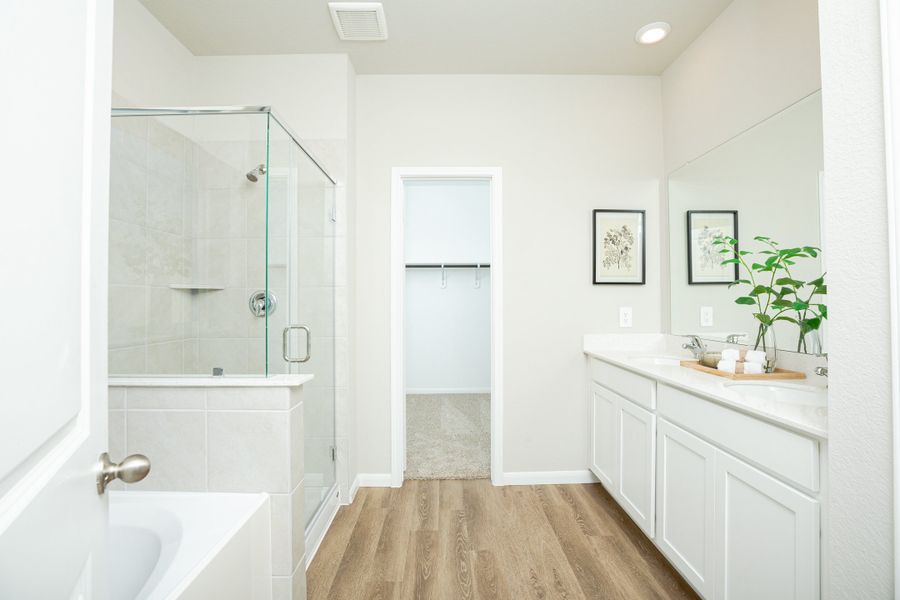Representative furnished interior of a home built from the Berkshire by Beazer Homes in Sorella: Landmark Collection, Tomball (Image 9).