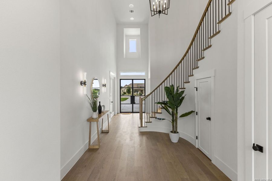 Spacious, unfurnished interior of a new home in , Bulverde (Image 21).