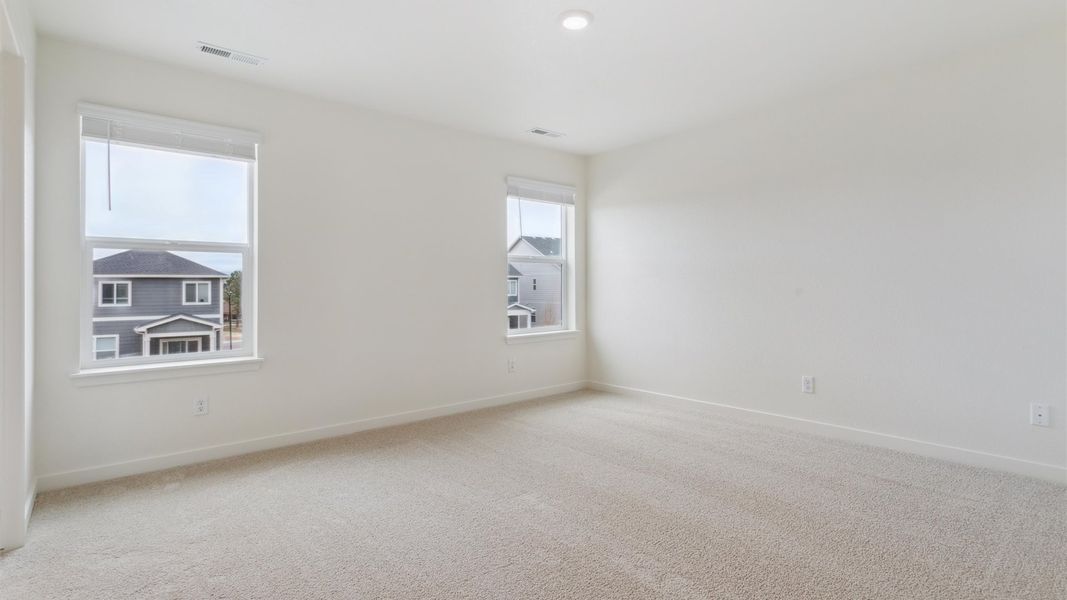 Spacious, unfurnished interior of a new home in Silver Peaks, Lochbuie (Image 10).