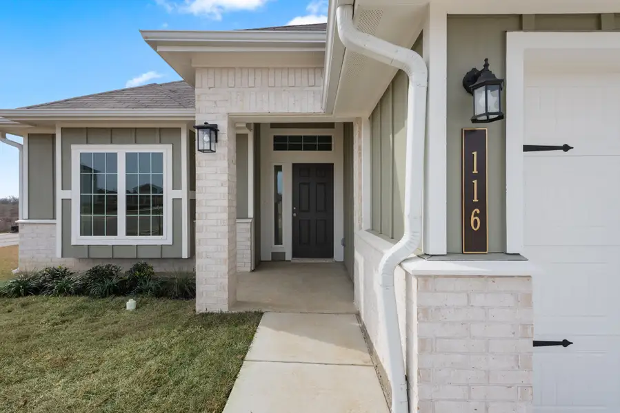 Exterior details and patio area of a home in Arrowhead Farms, Caldwell (Image 2). Exterior details and patio area of a home in Arrowhead Farms, Caldwell (Image 2).