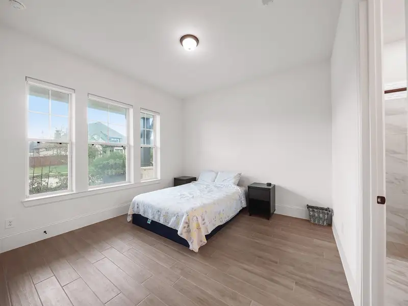 Thoughtfully designed with flexibility in mind, the downstairs guest suite features a private ensuite bath—perfect for hosting long-term visitors, accommodating multigenerational living, or providing a comfortable retreat for overnight guests.