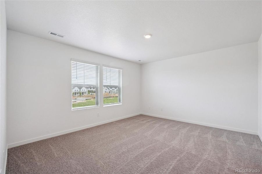 Spacious, unfurnished interior of a new home in Horizon Uptown, Aurora (Image 19).