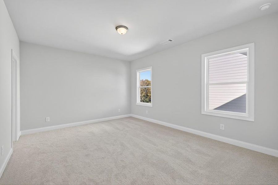 Spacious, unfurnished interior of a new home in Hemingway, Flowery Branch (Image 15).
