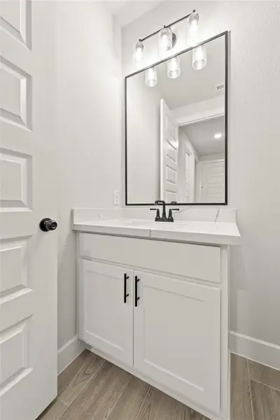 Representative image. Features, selections and colors may vary. Representative image. Features, selections and colors may vary.