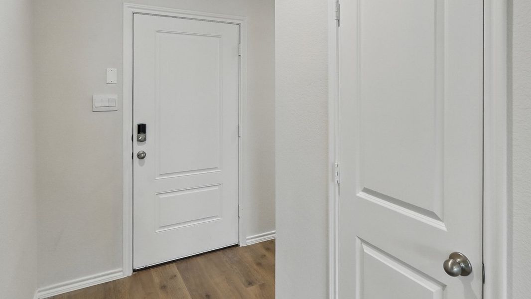 Spacious, unfurnished interior of a new home in Oak Valley Estates, Bullard (Image 24).