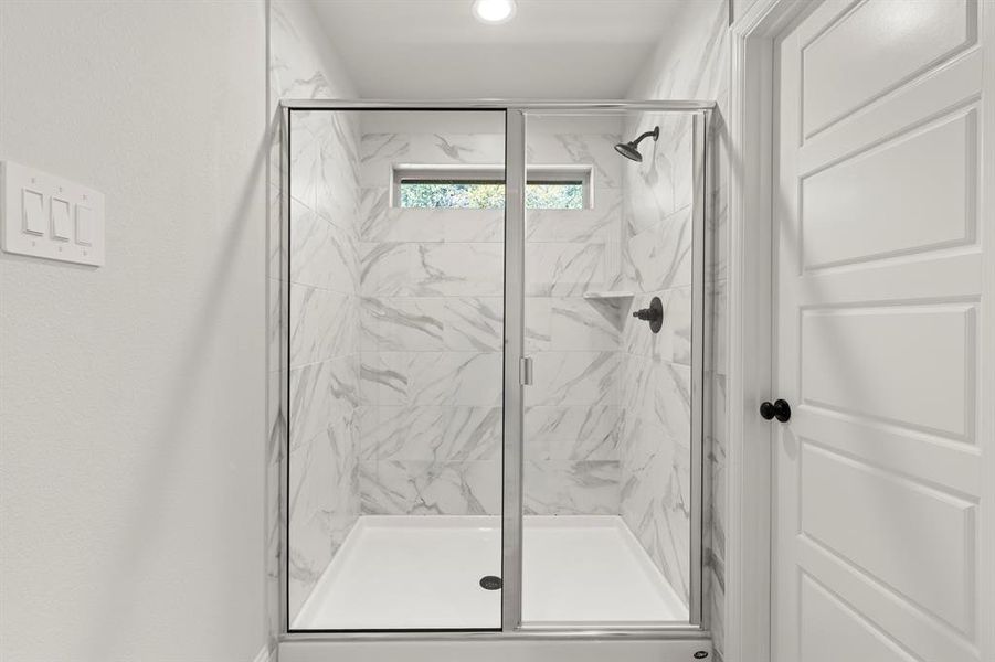 21. 6945 Mustang - Bath (2) 21. 6945 Mustang - Bath (2)