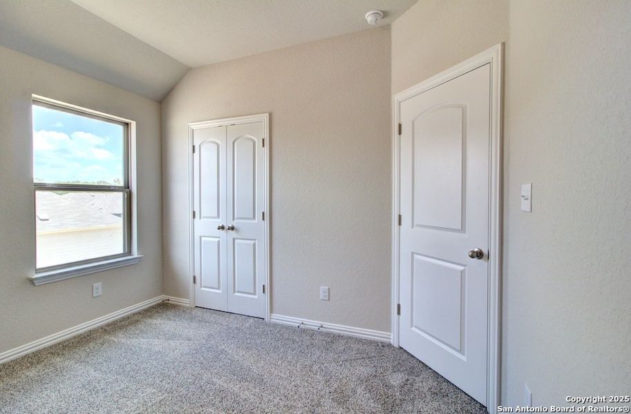 Spacious, unfurnished interior of a new home in Casinas at Gruene, New Braunfels (Image 11).