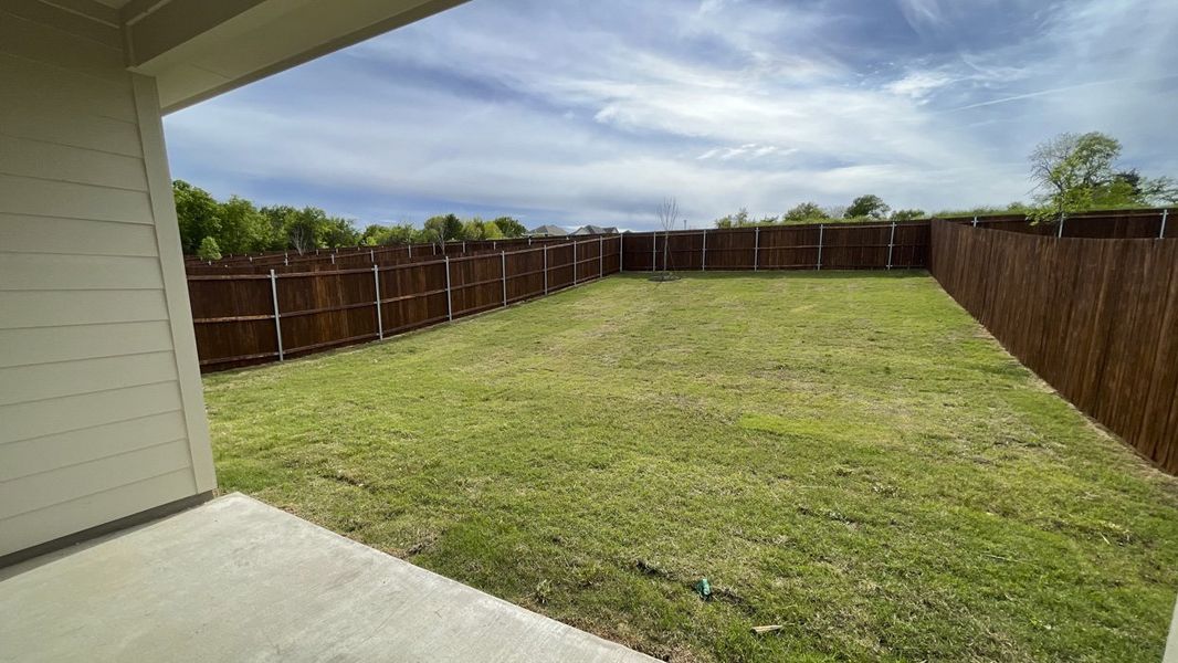Exterior details and patio area of a home in Hanolley Hills, Sherman (Image 3).