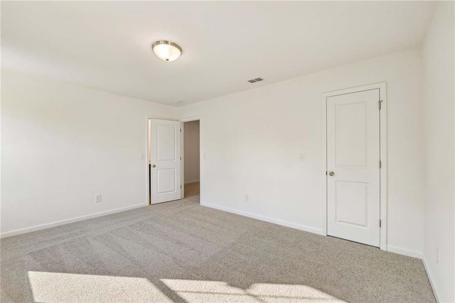 Spacious, unfurnished interior of a new home in The Estates at Casteel, Bethlehem (Image 10).
