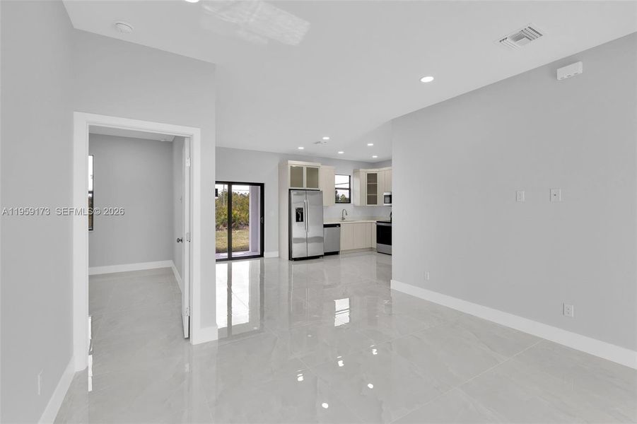 Spacious, unfurnished interior of a new home in , Lehigh Acres (Image 24).