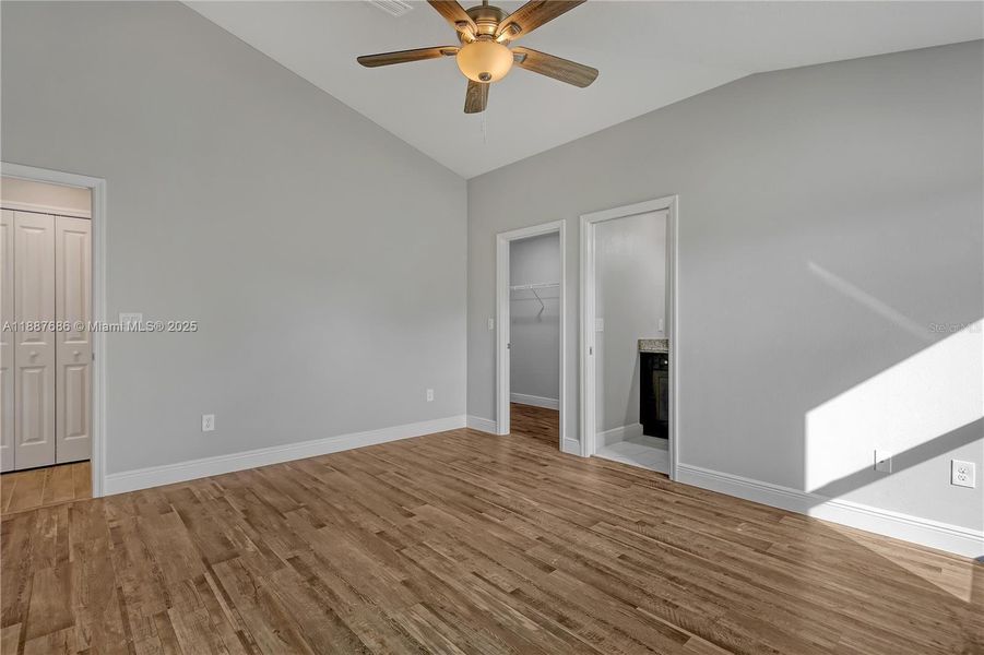 Spacious, unfurnished interior of a new home in , Port Charlotte (Image 9).