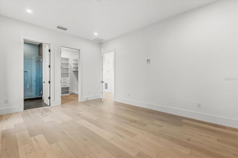 Spacious, unfurnished interior of a new home in , Winter Park (Image 20). Spacious, unfurnished interior of a new home in , Winter Park (Image 20).