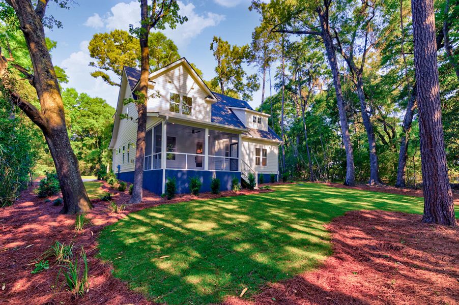 Exterior details and patio area of a home in , Hollywood (Image 36).
