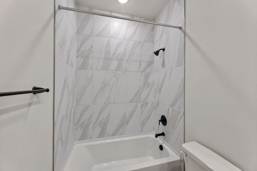 Representative furnished interior of a home built from the Pecos by Hakes Brothers in Veranda Designer, San Antonio (Image 14).