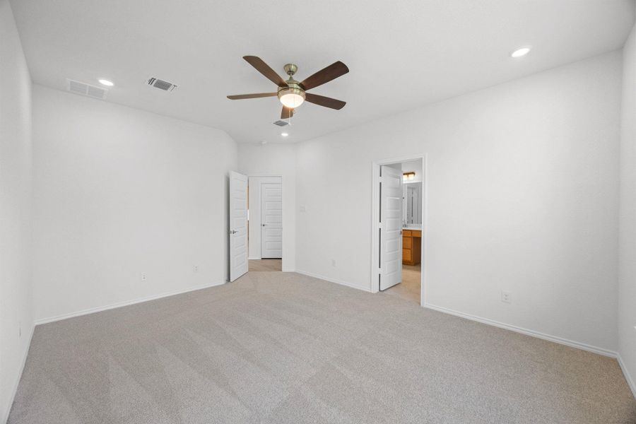 Spacious, unfurnished interior of a new home in Retreat at San Gabriel, Georgetown (Image 14). Spacious, unfurnished interior of a new home in Retreat at San Gabriel, Georgetown (Image 14).