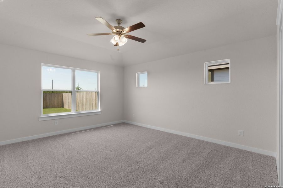 Spacious, unfurnished interior of a new home in Westridge, San Antonio (Image 12).