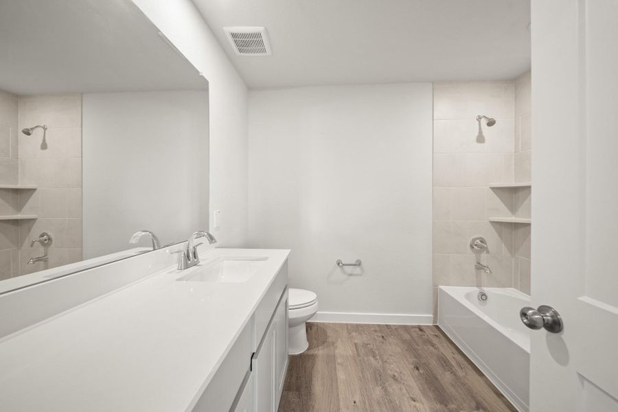 Furnished interior view inside a new home in Pearlbrook, Texas City (Image 10).