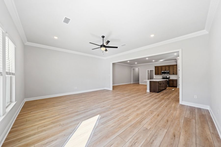 Spacious, unfurnished interior of a new home in Young Oaks, Crestview (Image 11).
