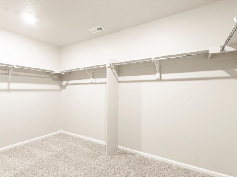 Spacious, unfurnished interior of a new home in Westgate, Greeley (Image 11).