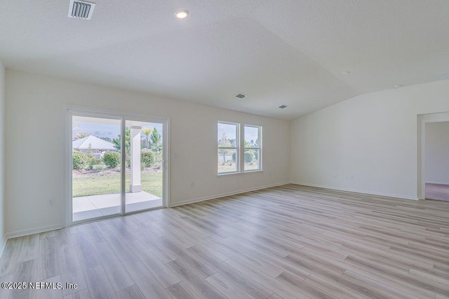 Spacious, unfurnished interior of a new home in Copper Ridge, Jacksonville (Image 12).