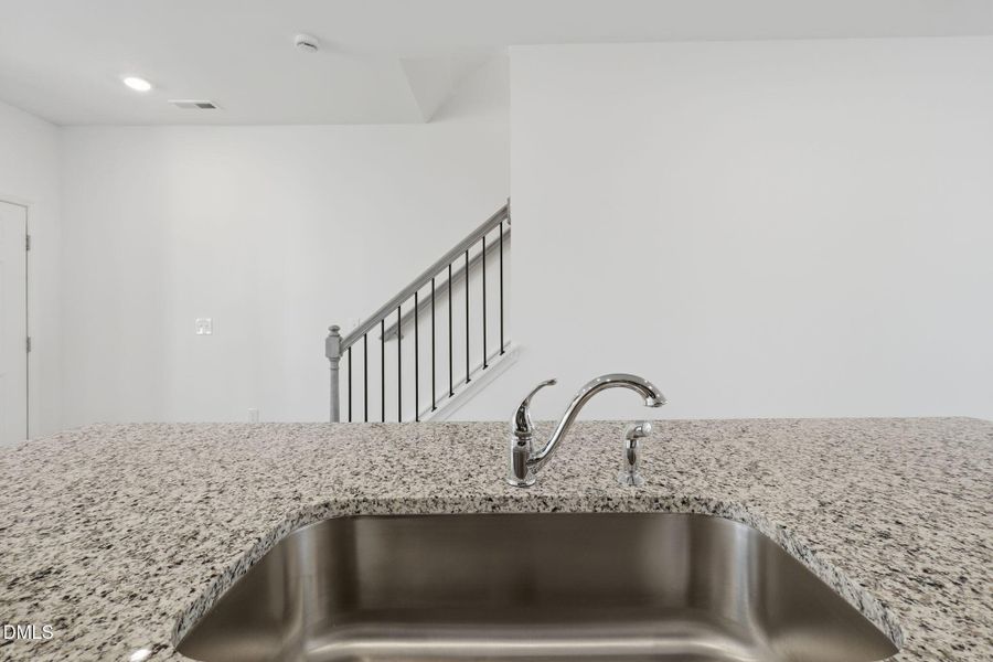 SUN_ElmGrove_Pic_Jackson_QMI_25_Kitchen_