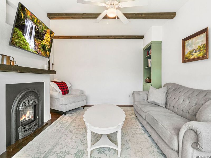 Furnished interior view inside a new home in , Bandera (Image 15).