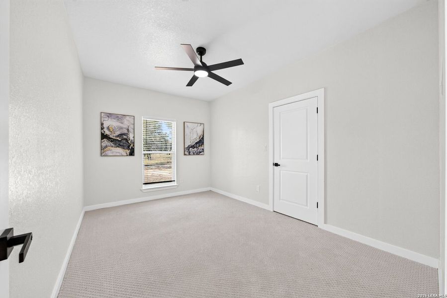 Spacious, unfurnished interior of a new home in , Natalia (Image 24).